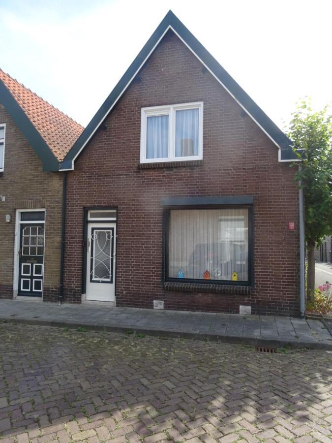 Breskens, Nijverheidstraat 11 Buitenkant foto